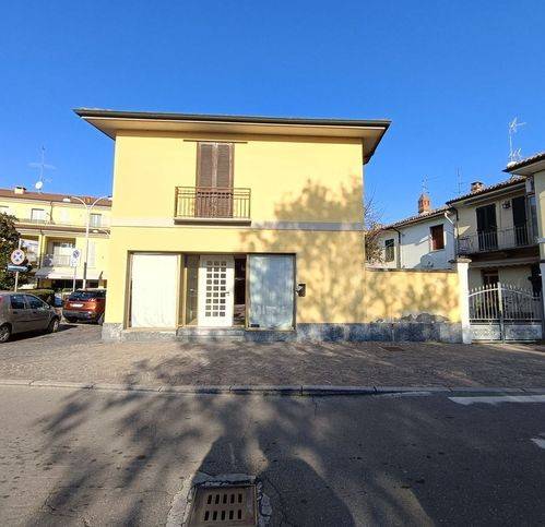 negozio in vendita a Sannazzaro de' Burgondi