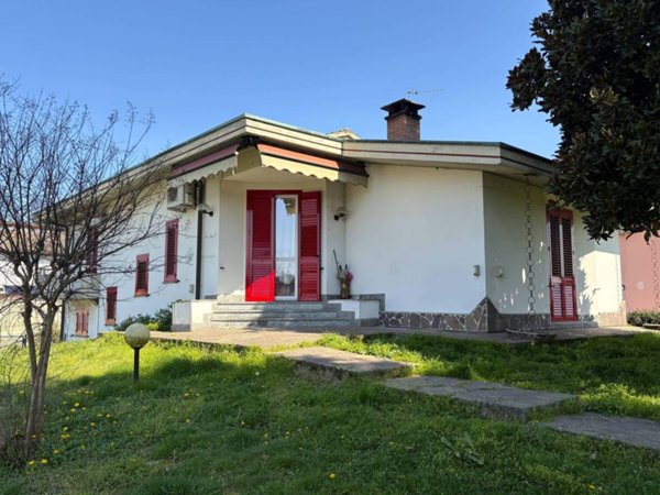casa indipendente in vendita a Sannazzaro de' Burgondi