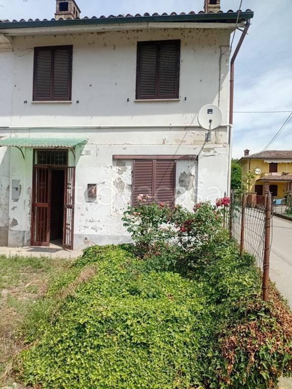 casa indipendente in vendita a Sannazzaro de' Burgondi