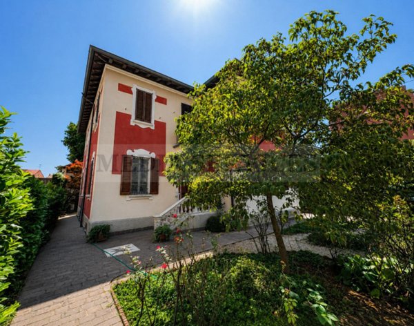 casa indipendente in vendita a Sannazzaro de' Burgondi