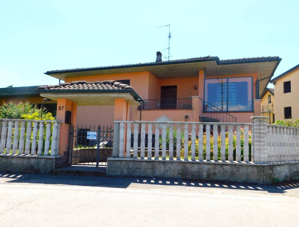 casa indipendente in vendita a Sannazzaro de' Burgondi