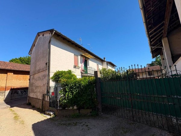 casa indipendente in vendita a Sannazzaro de' Burgondi