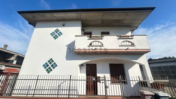 casa indipendente in vendita a Sannazzaro de' Burgondi