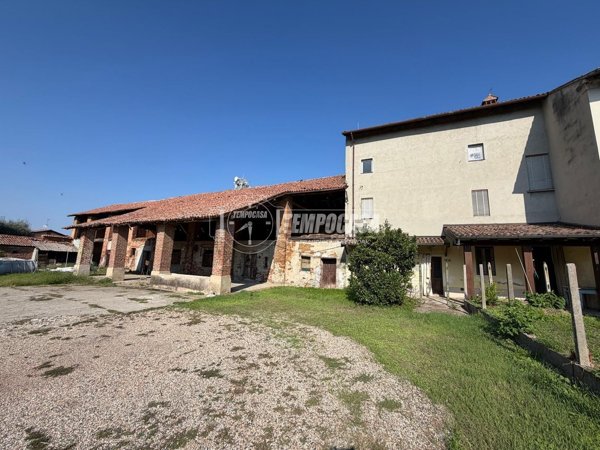 casa indipendente in vendita a Sannazzaro de' Burgondi