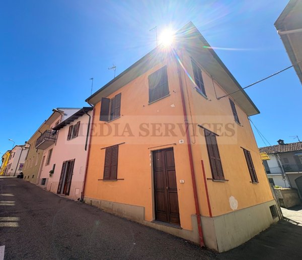 casa indipendente in vendita a Sannazzaro de' Burgondi