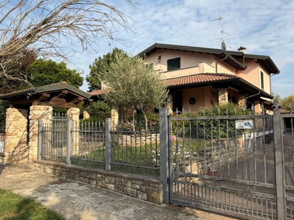 casa indipendente in vendita a Sannazzaro de' Burgondi