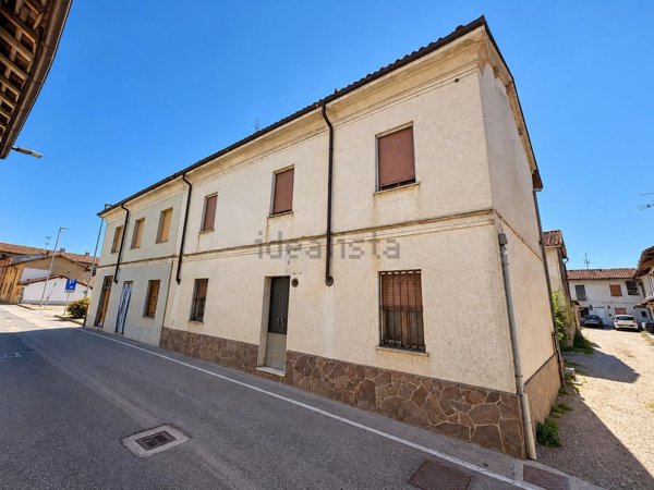 casa indipendente in vendita a Sannazzaro de' Burgondi