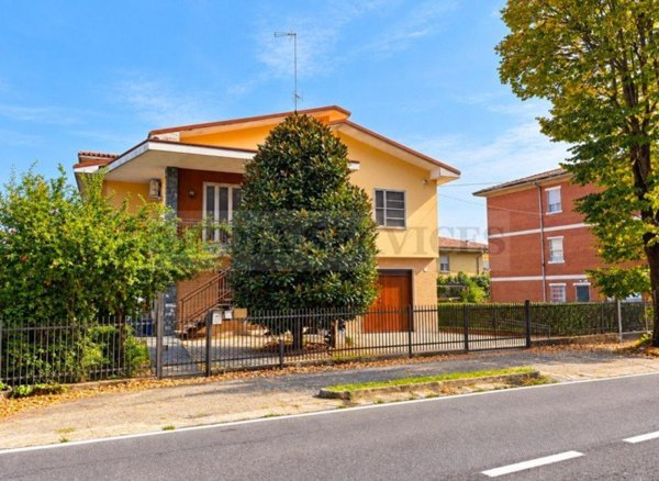 casa indipendente in vendita a Sannazzaro de' Burgondi