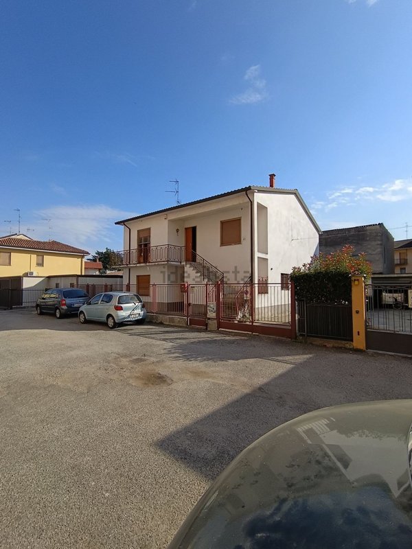 casa indipendente in vendita a Sannazzaro de' Burgondi
