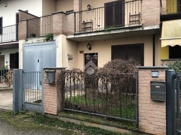 casa indipendente in vendita a Santa Cristina e Bissone