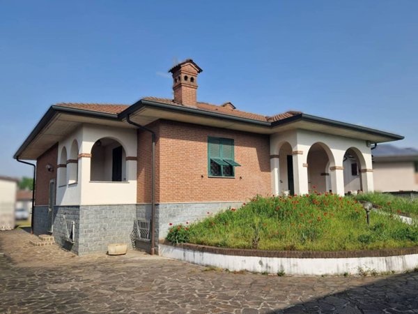 casa indipendente in vendita a Santa Cristina e Bissone in zona Santa Cristina