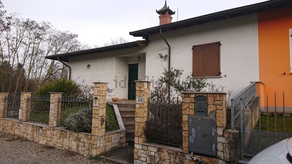 casa indipendente in vendita a Santa Cristina e Bissone