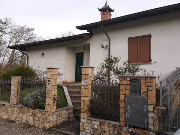casa indipendente in vendita a Santa Cristina e Bissone
