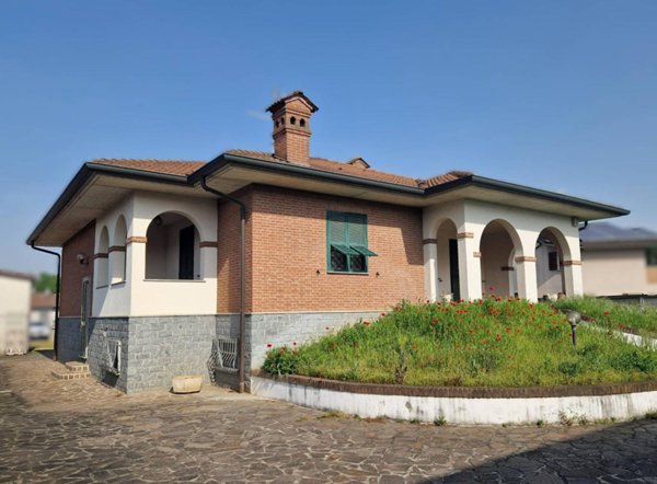 casa indipendente in vendita a Santa Cristina e Bissone