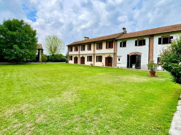 casa indipendente in vendita a Santa Cristina e Bissone