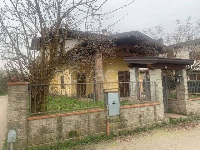 casa indipendente in vendita a Santa Cristina e Bissone