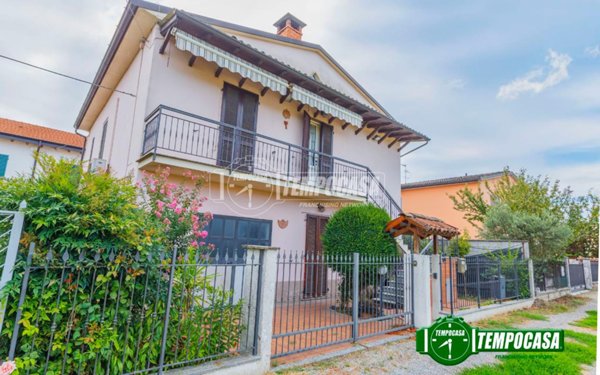 casa indipendente in vendita a Santa Cristina e Bissone