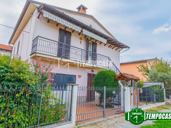 casa indipendente in vendita a Santa Cristina e Bissone