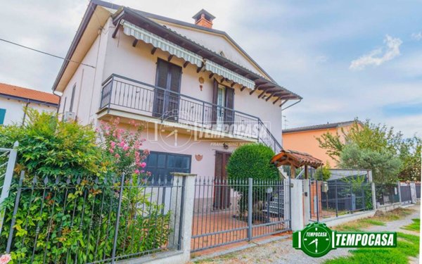 casa indipendente in vendita a Santa Cristina e Bissone