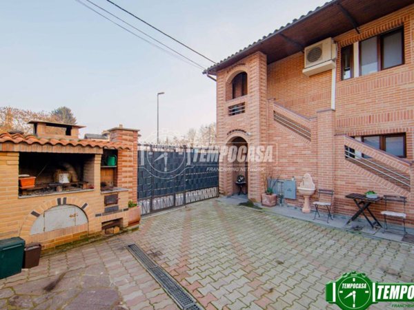 casa indipendente in vendita a Santa Cristina e Bissone