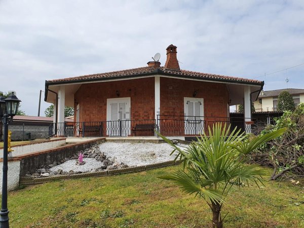 casa indipendente in vendita a Santa Cristina e Bissone