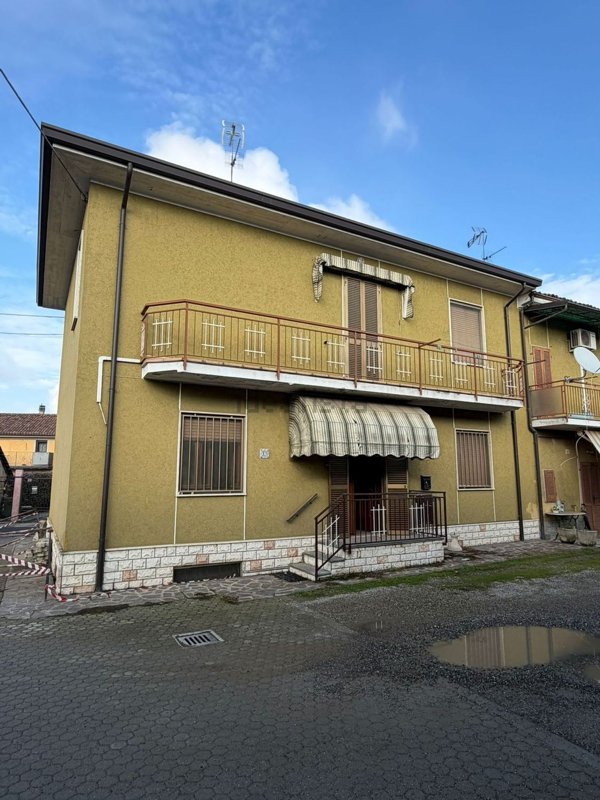 casa indipendente in vendita a Santa Cristina e Bissone