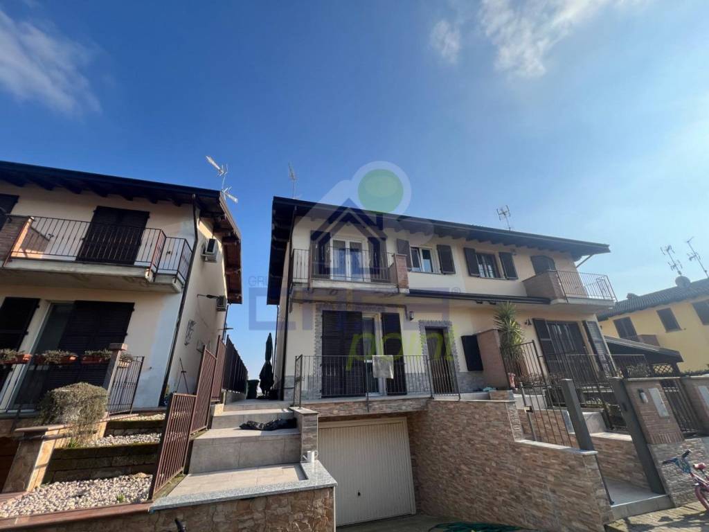 casa indipendente in vendita a Santa Cristina e Bissone in zona Santa Cristina