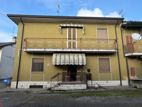 casa indipendente in vendita a Santa Cristina e Bissone