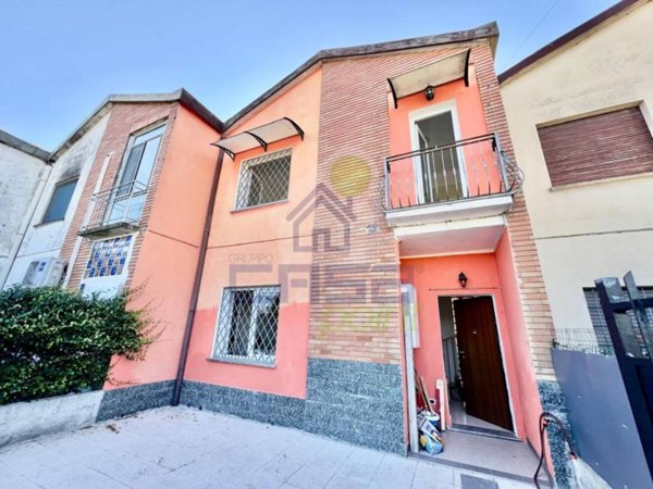 casa indipendente in vendita a Santa Cristina e Bissone in zona Santa Cristina