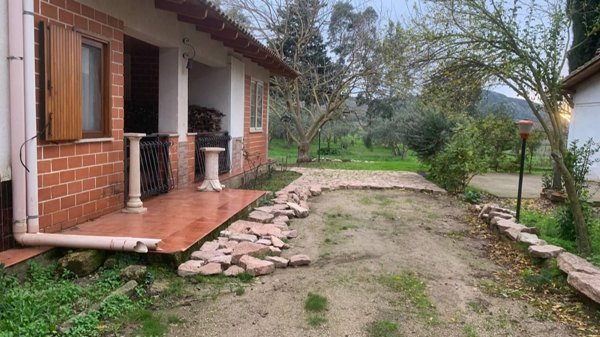 casa indipendente in vendita a Santa Cristina e Bissone in zona Santa Cristina