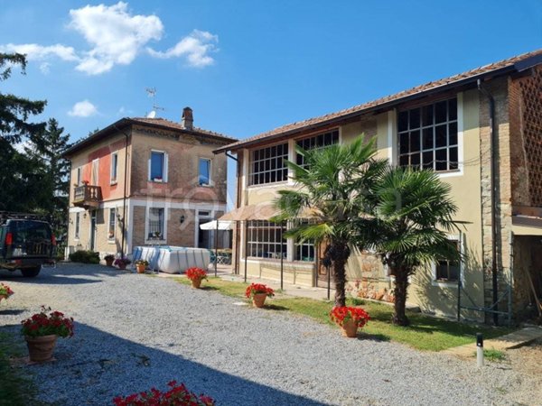 casa indipendente in vendita a Santa Giuletta