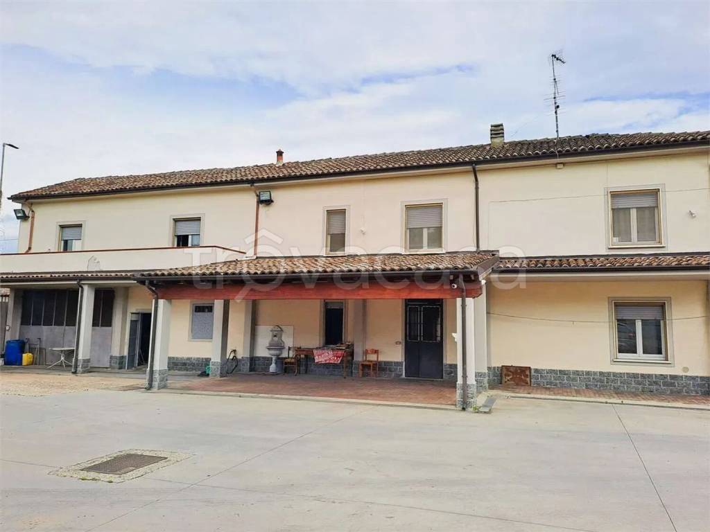 casa indipendente in vendita a Santa Giuletta