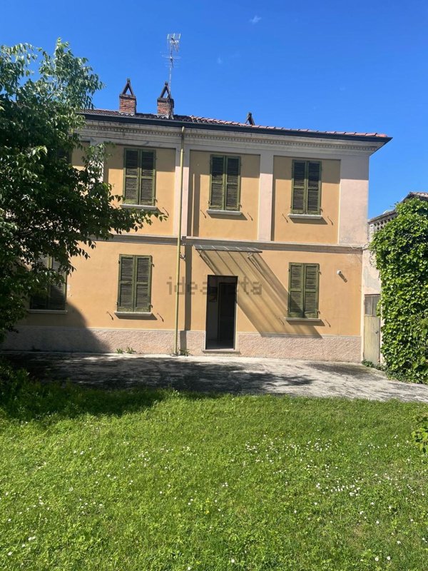casa indipendente in vendita a Santa Giuletta