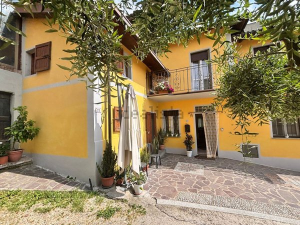 casa indipendente in vendita a Santa Giuletta