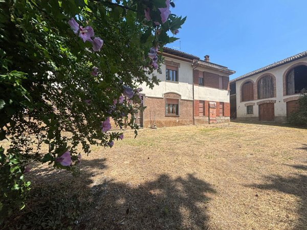 casale in vendita a Santa Giuletta