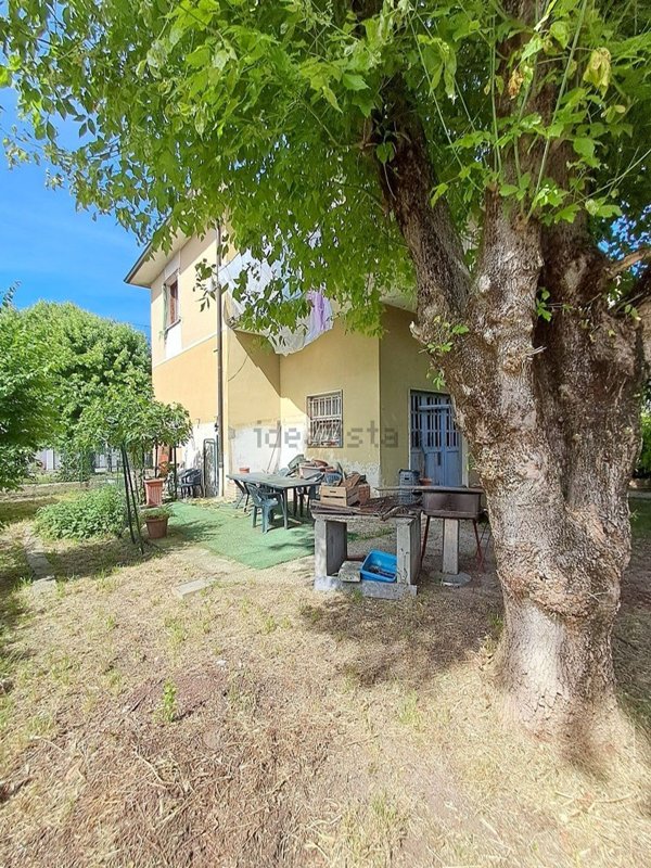 casa indipendente in vendita a Santa Giuletta