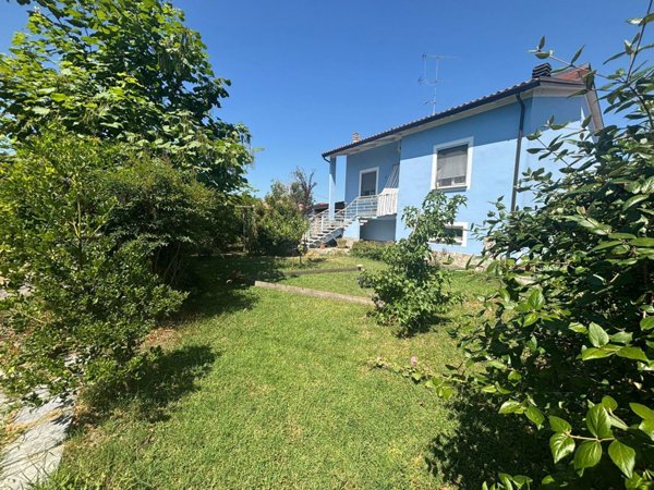 casa indipendente in vendita a Santa Giuletta