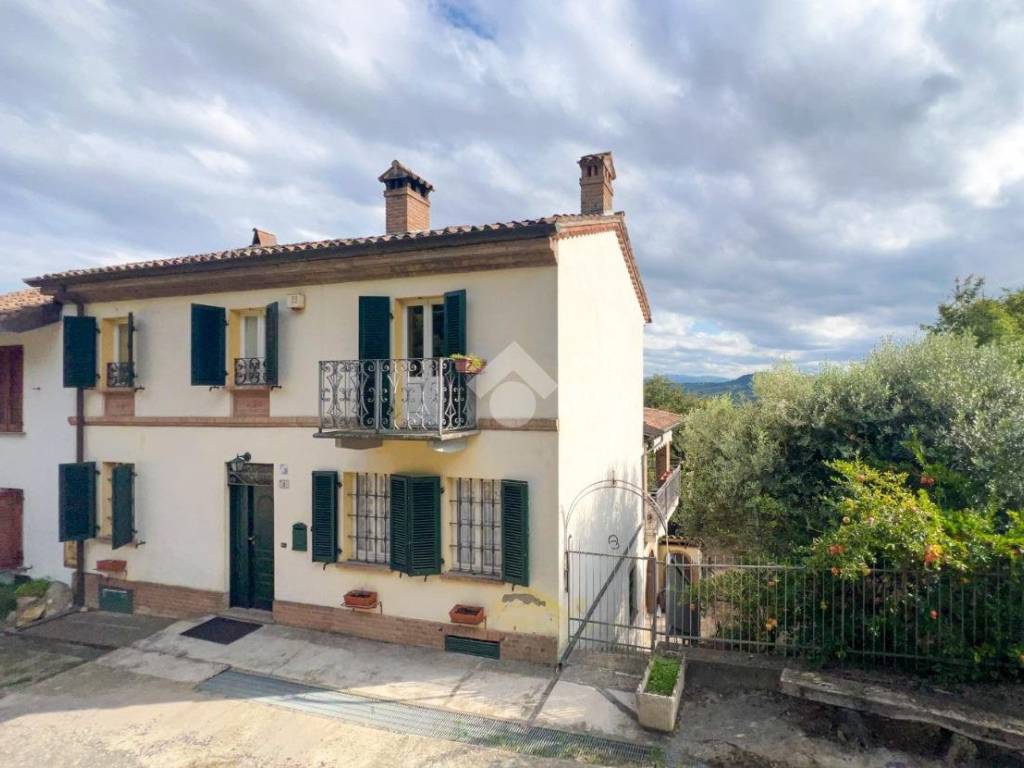 casa semindipendente in vendita a Santa Giuletta