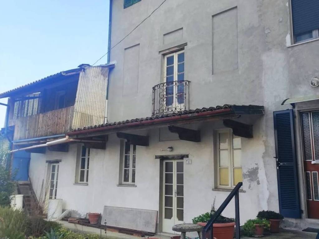 casa indipendente in vendita a Santa Giuletta