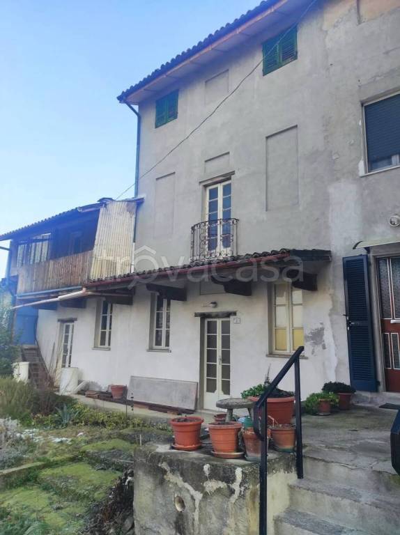 casa indipendente in vendita a Santa Giuletta