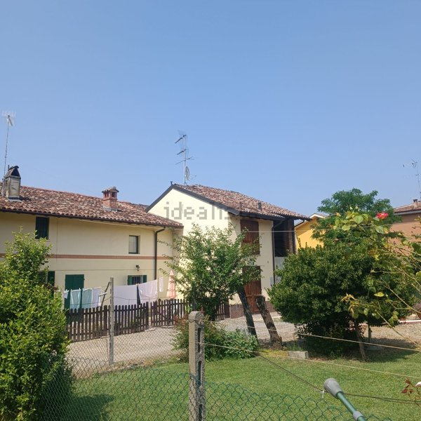 casa semindipendente in vendita a Santa Giuletta