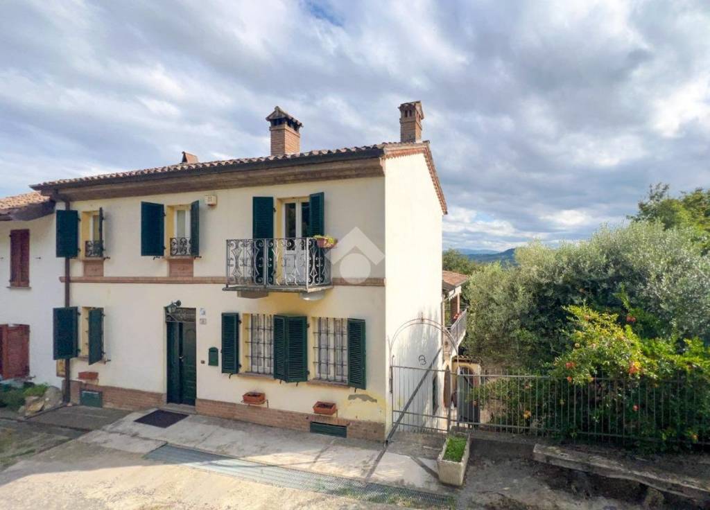 casa indipendente in vendita a Santa Giuletta