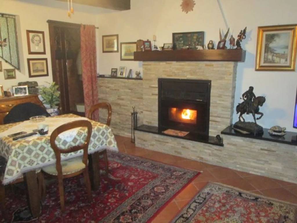 casa indipendente in vendita a Santa Giuletta