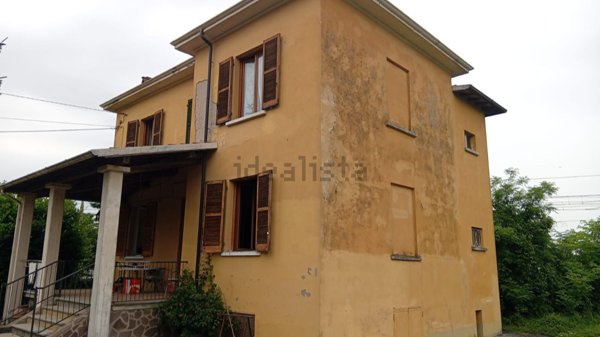 casa indipendente in vendita a Santa Giuletta