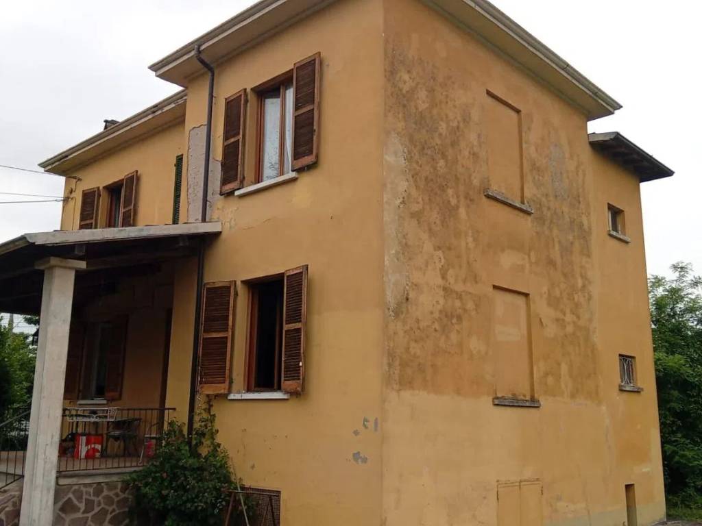 casa indipendente in vendita a Santa Giuletta