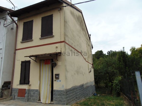 casa semindipendente in vendita a Santa Giuletta