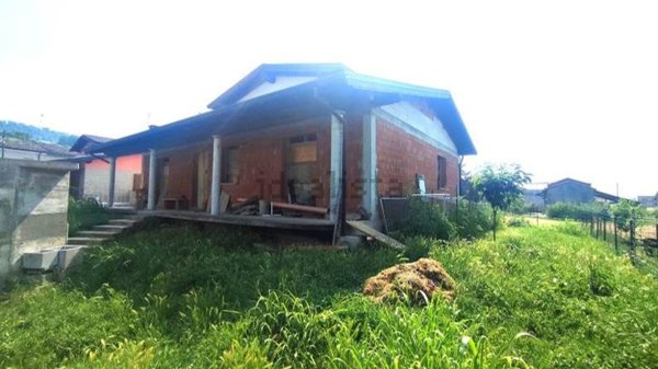 casa indipendente in vendita a Santa Giuletta