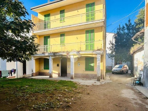 casa indipendente in vendita a Santa Giuletta