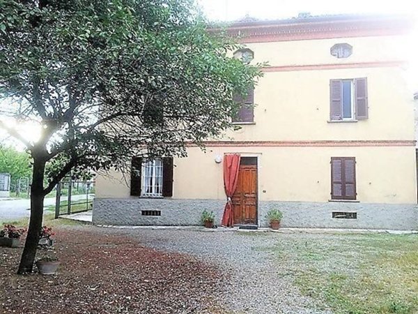 casa indipendente in vendita a Santa Giuletta