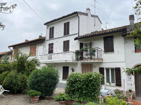 casa indipendente in vendita a Santa Giuletta